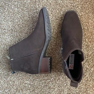 NWT Blondo brown booties